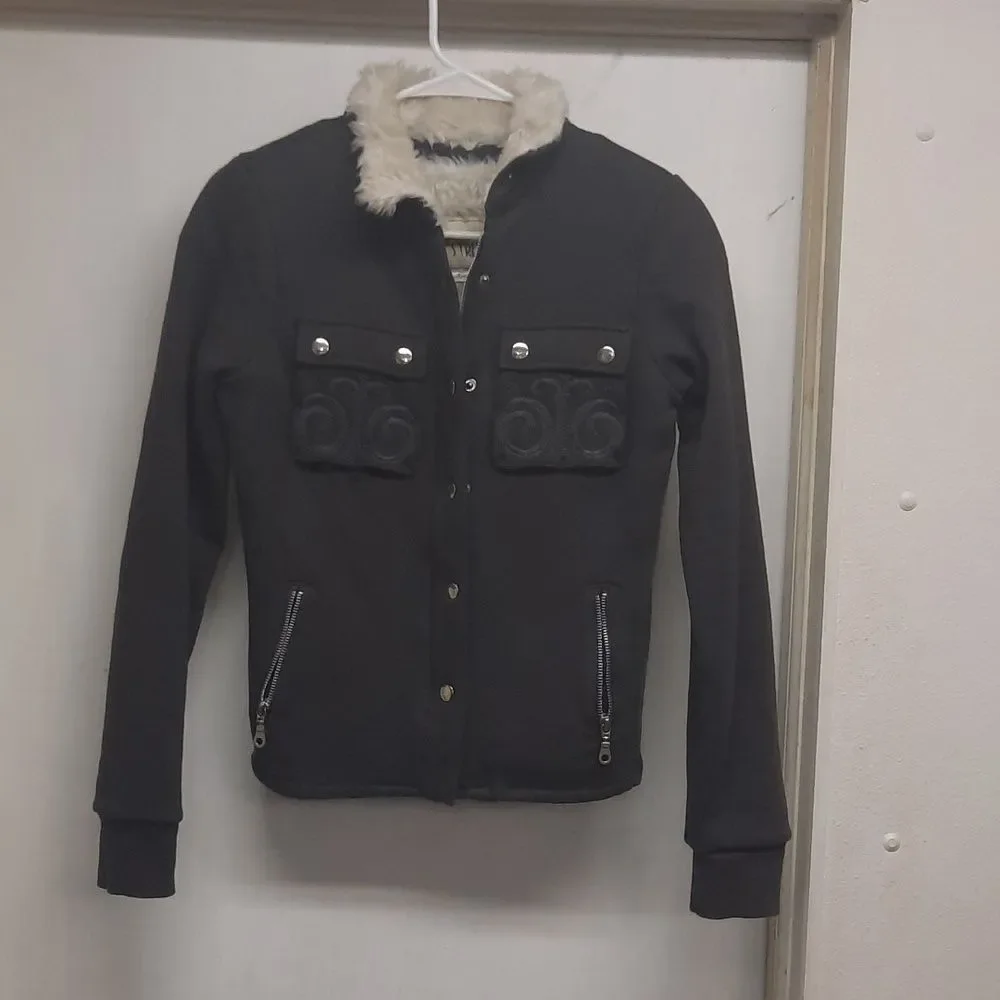 Grey jacket. - Picture 1 of 5